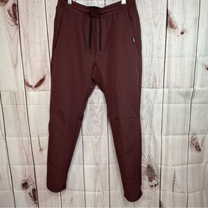UNRL Performance Pant in burgundy